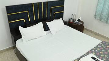 Deluxe Room | Desk, laptop workspace, free WiFi