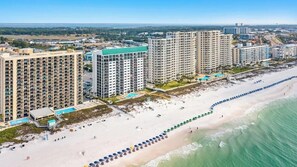 Condo, 1 très grand lit et 1 canapé-lit (Emerald Towers 503) | Plage | Sur la plage
