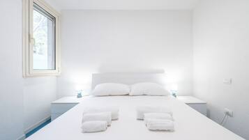 2 chambres, fer et planche à repasser, draps fournis