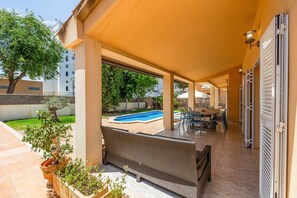 Outdoor dining - Holiday Home 'Ramón' with Private Pool, Wi-Fi and Air Conditioning (Palma)