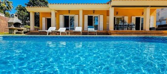 Holiday Home 'Ramón' with Private Pool, Wi-Fi and Air Conditioning