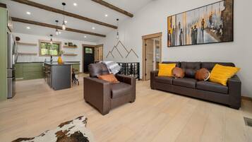 Una Smart TV, una chimenea