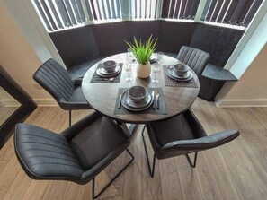 Apartment | Dining