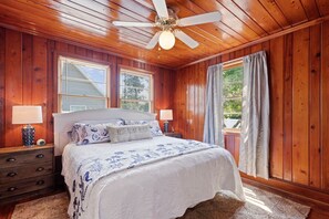 4 bedrooms, desk, iron/ironing board, travel cot - Summer by the Sea Beach home/pets ok/fenced yard (North Myrtle Beach)