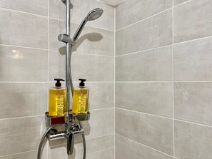 Towels, soap, toilet paper - Le Mirror Hyper Centre (Sens)