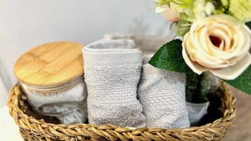 Toallas, jabón, papel higiénico