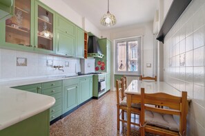 Refrigerador, horno, parrilla de estufa y lavavajillas 