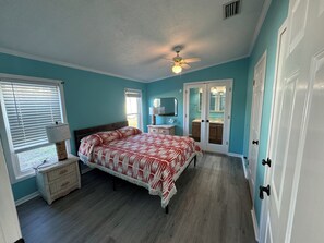 3 habitaciones, tabla de planchar con plancha, wifi y ropa de cama 