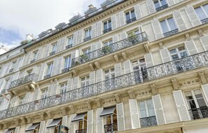 Exterior - A BEAUTIFUL BLEND OF CONTEMPORARY STYLE & HISTORIC CHARM LOCATED- RUE BONAPARTE (Paris)