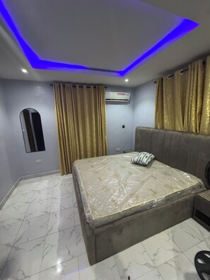 3 bedrooms, iron/ironing board, WiFi, bed sheets - "Exquisite 3 Bed Flat 2.5 bath" (Isheri, Lagos)