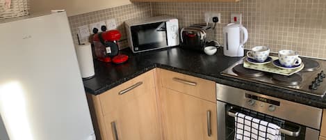 Apartemen | Dapur pribadi | Lemari es, microwave, oven, dan kompor