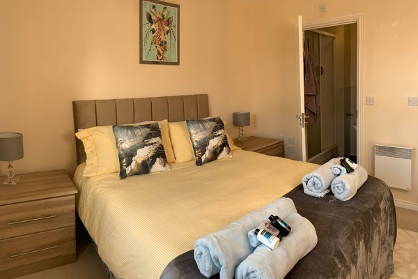 Apartment | 2 bedrooms, iron/ironing board, free WiFi, bed sheets