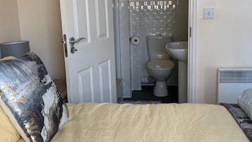 Apartment | 2 bilik tidur, seterika/papan seterika, Wi-fi percuma, cadar katil