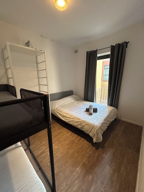 3 Schlafzimmer, Bügeleisen/Bügelbrett, WLAN, Bettwäsche