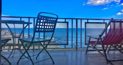 SEA-VIEW RETREAT !