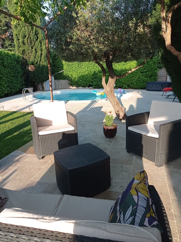 Pool - Beautiful villa with pool and spa, sleeps 7 (Courthézon)