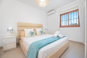 3 bedrooms, iron/ironing board, travel cot, WiFi