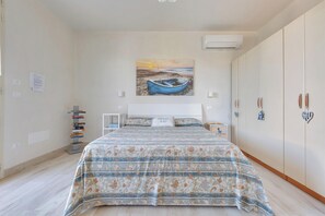 Fer et planche à repasser, accès Internet, draps fournis