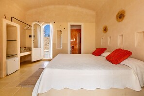 7 bedrooms, iron/ironing board, internet, bed sheets