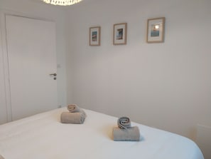 2 bedrooms, WiFi, bed sheets