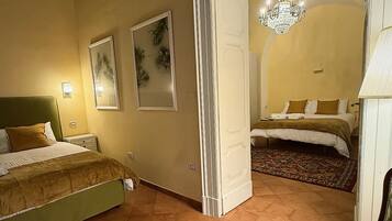 Comfort-Suite, Balkon, Stadtblick | 1 Schlafzimmer, Minibar, Zimmersafe, Schreibtisch