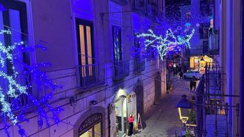 Comfort-Suite, Balkon, Stadtblick | 1 Schlafzimmer, Minibar, Zimmersafe, Schreibtisch