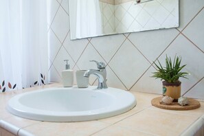 Ducha, secador de pelo, toallas