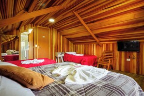 Standard Chalet, Mountain View | 1 bedroom, free WiFi - VELINN Pousada Villa Paty II (Campos do Jordão)