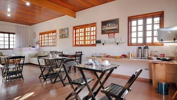 Petit déjeuner buffet compris tous les jours