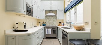 The Chelsea Abode - 4bdr Home With Terrace