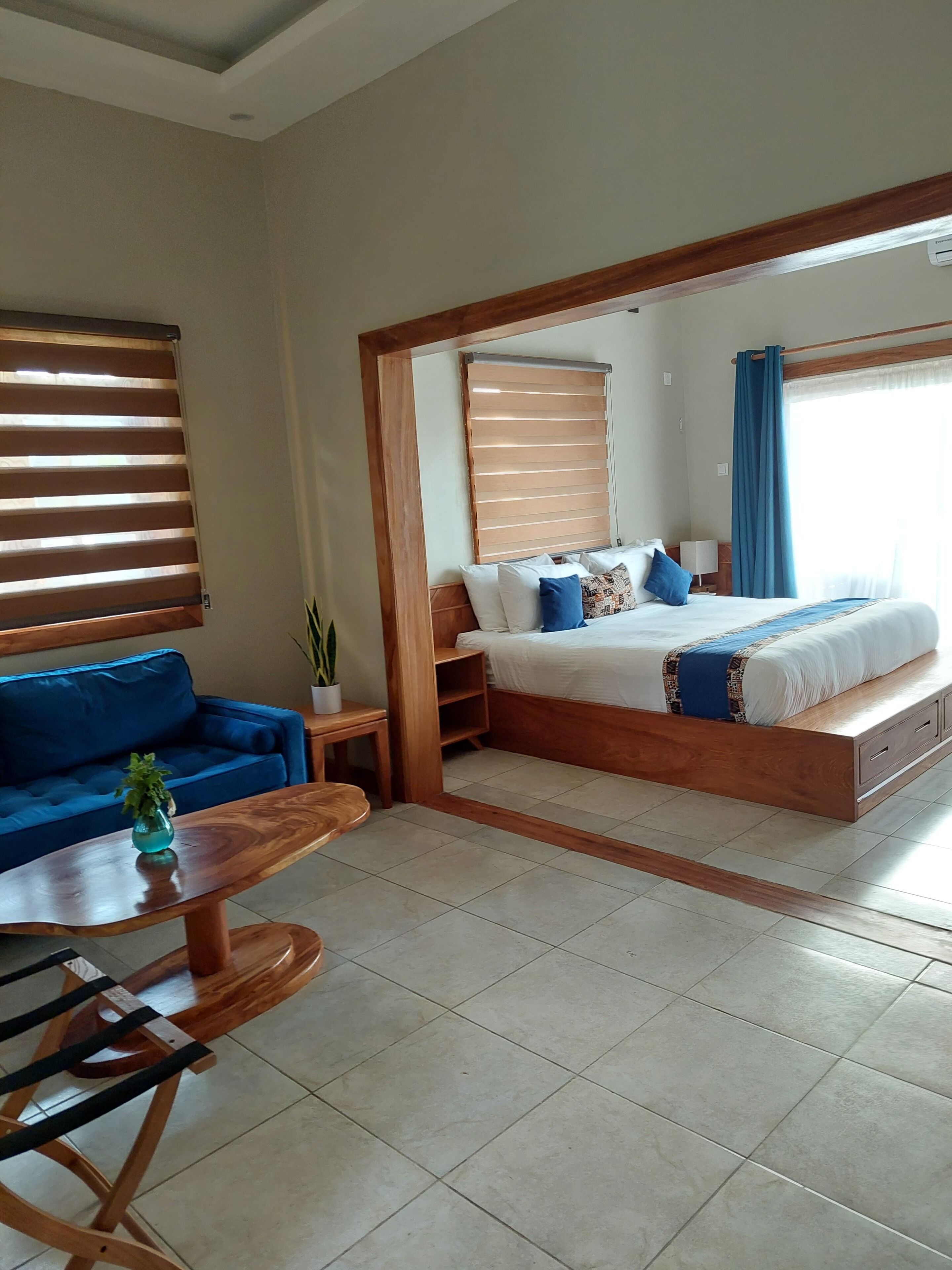 Chambre Deluxe, vue partielle sur la mer