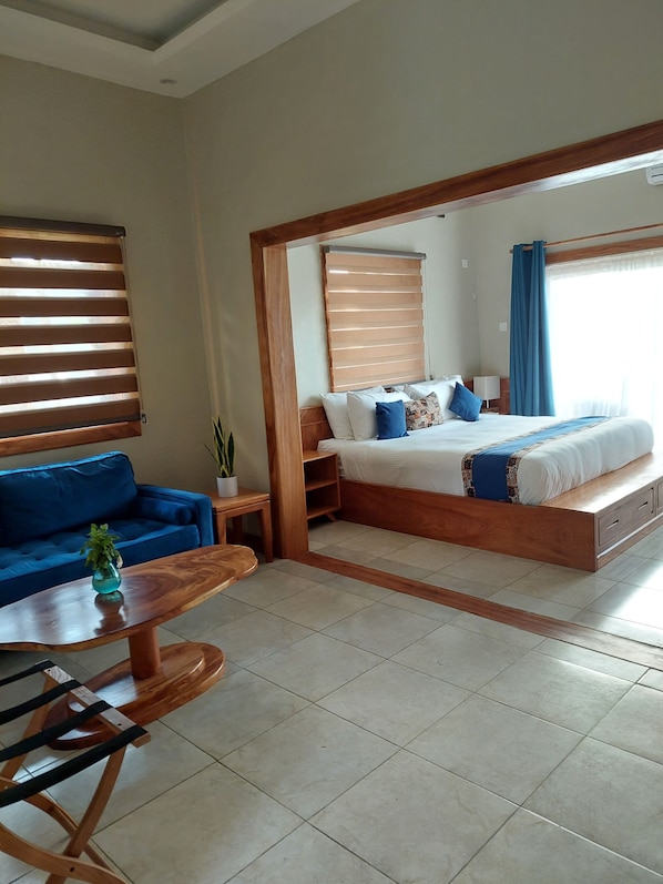 Deluxe-Zimmer, eingeschränkter Meerblick | Zimmersafe, Schreibtisch, laptopgeeigneter Arbeitsplatz