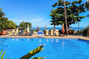 Outdoor pool - Mozza Beach Resort (York)
