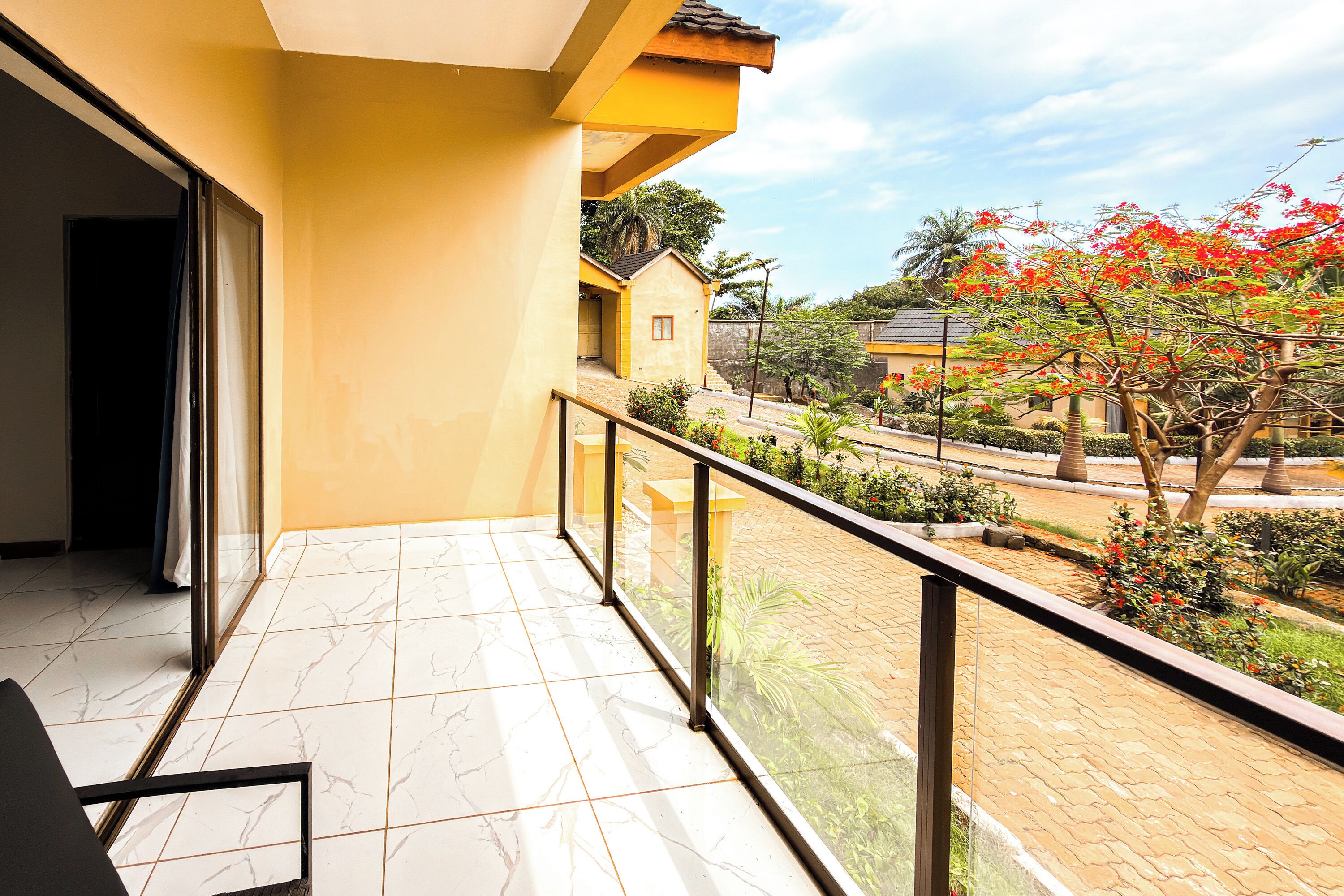 Deluxe Suite, Garden View | Balcony