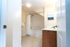 Sèche-cheveux, serviettes fournies