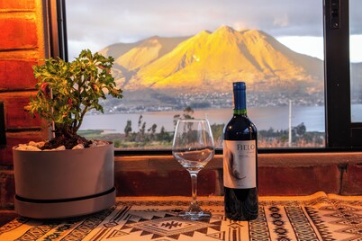 Cabaña del Sol exclusiva con vista al Lago San Pablo y su Volcán Imbabura.