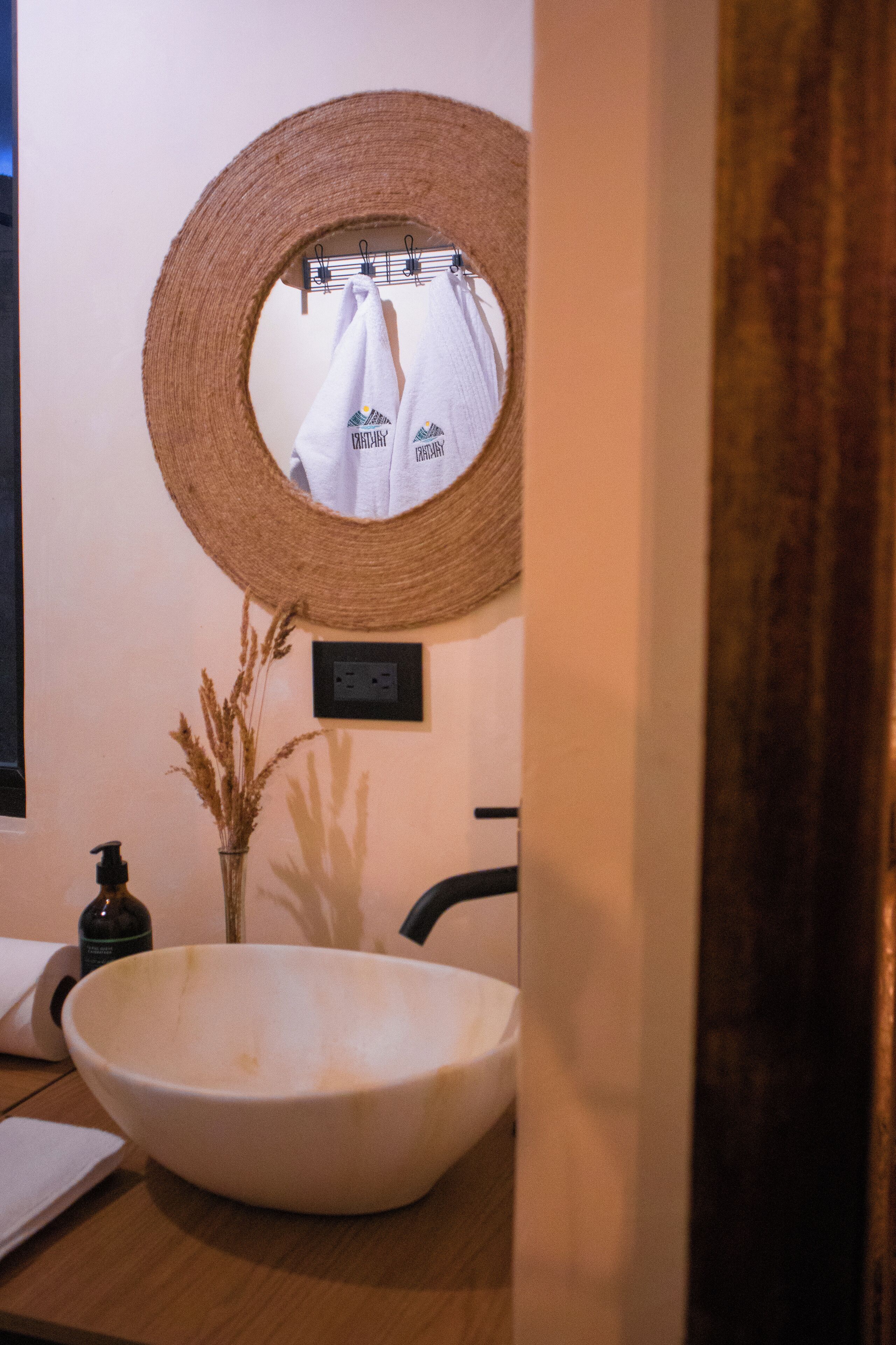 Whirlpool, Handtücher, Seife, Toilettenpapier