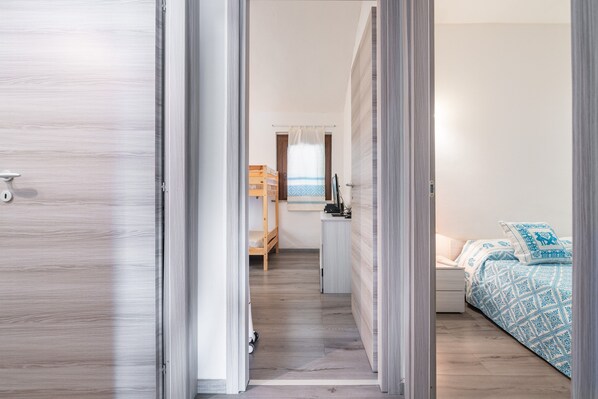 2 chambres, fer et planche à repasser, accès au Wi-Fi (inclus)