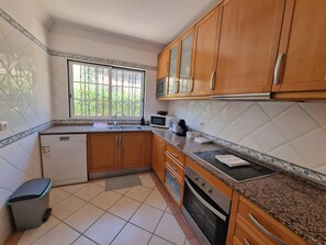 Kühlschrank, Mikrowelle, Geschirrspüler