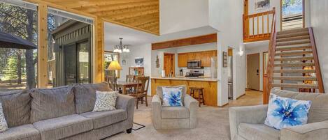 Televisión y chimenea