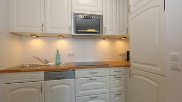 Refrigerador, microondas, cafetera/tetera, tostadora