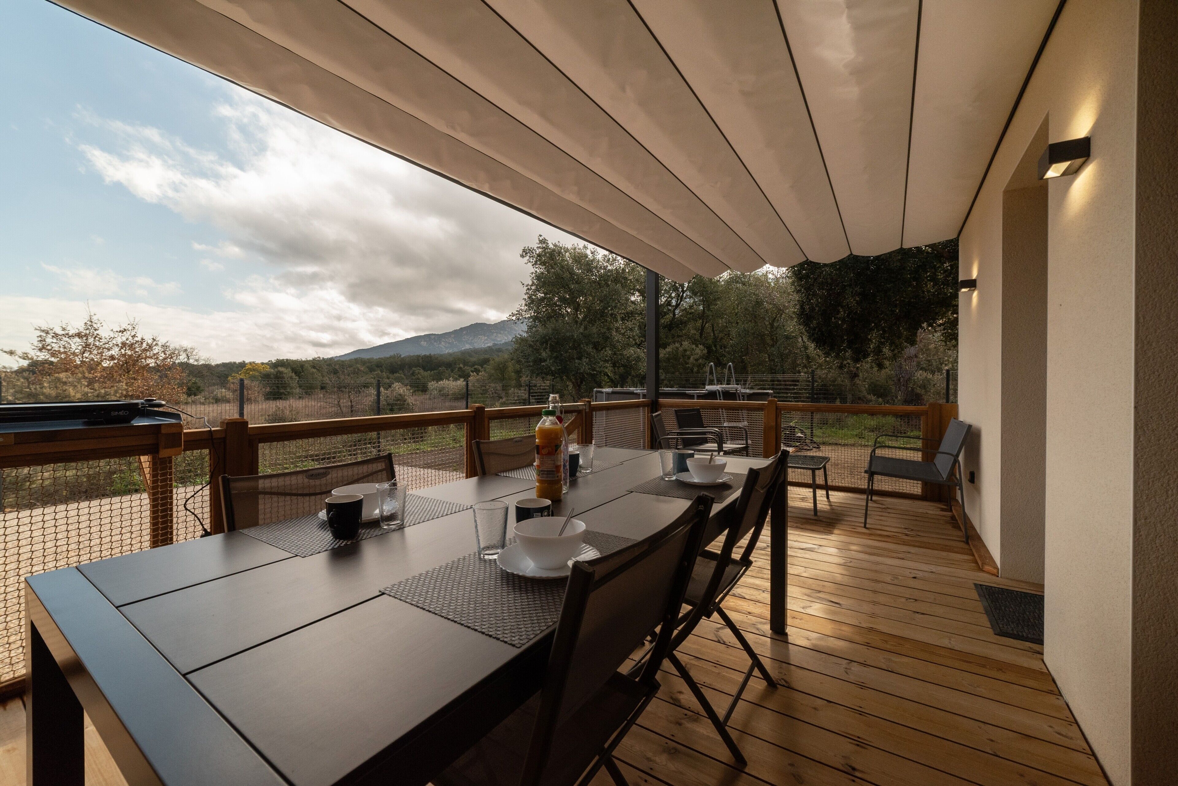 屋外ダイニングエリア