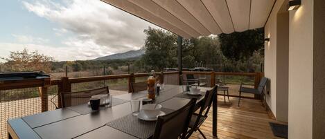 屋外ダイニングエリア