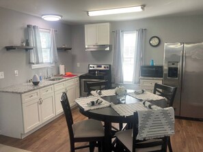 Kühlschrank, Mikrowelle