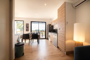 Interior - Small House "Côté Nature" with Mountain View, Wi-Fi and Air Conditioning (Sorède)