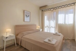 2 bedrooms, iron/ironing board, travel cot, WiFi