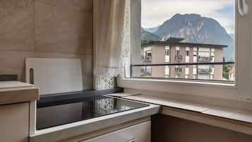 Kühlschrank, Mikrowelle, Herdplatte, Geschirrspüler