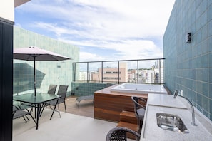 Elite Apartment | Outdoor dining