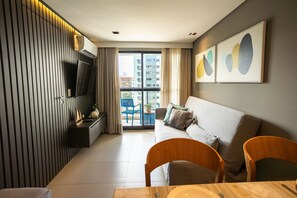 Apartment | Living area | Smart TV - Oceânica Cabo Branco By Carpediem (João Pessoa)
