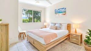 Room - Stylish Cairns Escape with Courtyard | Cosmo 14 (Cairns North)